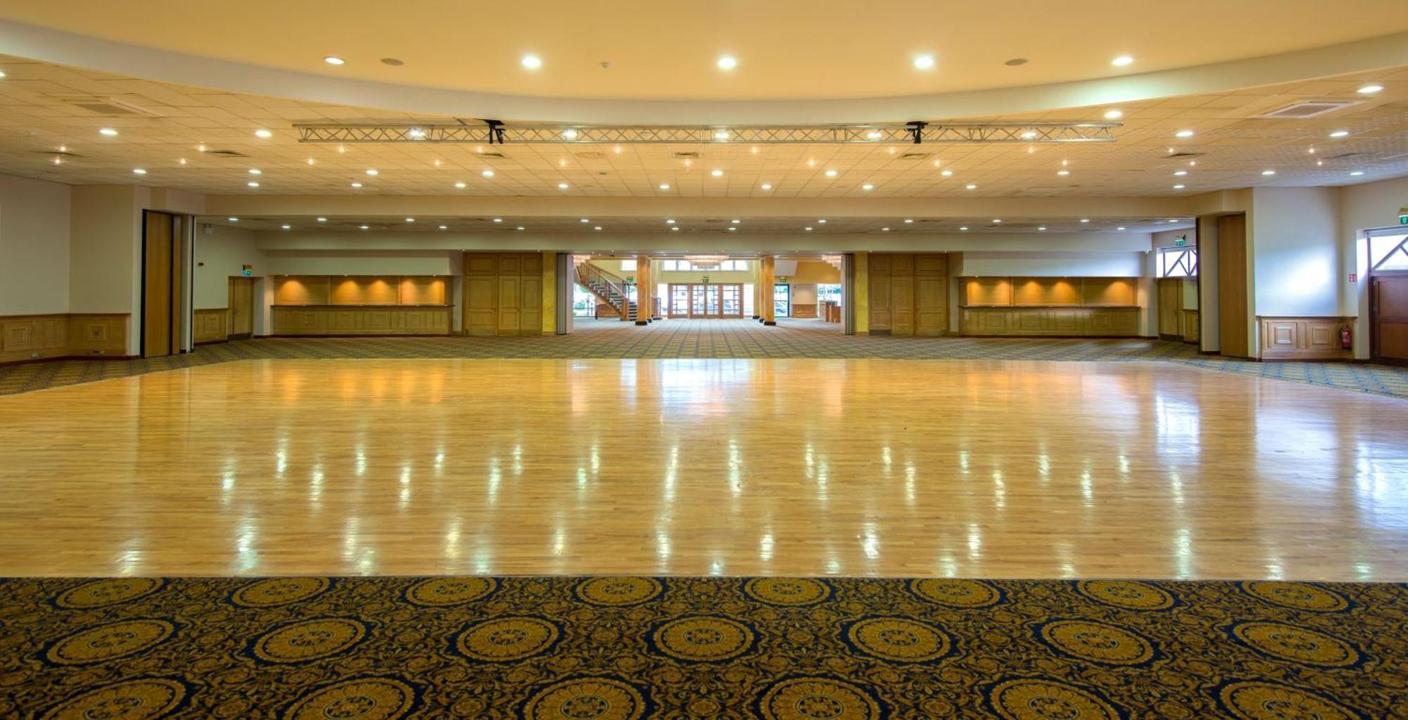 Brandon Hotel Conference & Leisure Centre トラリー エクステリア 写真