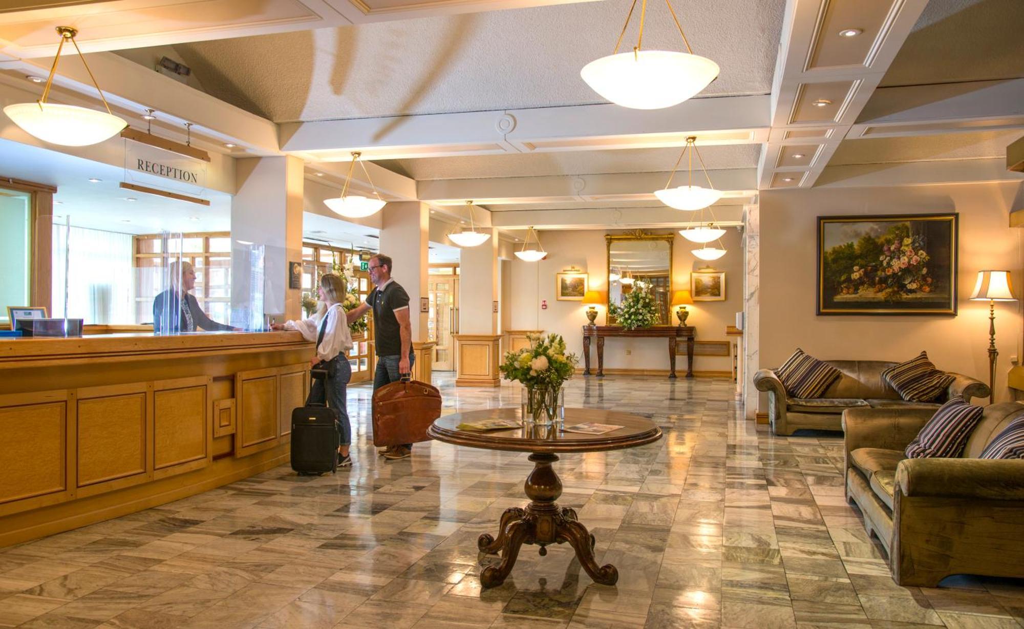 Brandon Hotel Conference & Leisure Centre トラリー エクステリア 写真