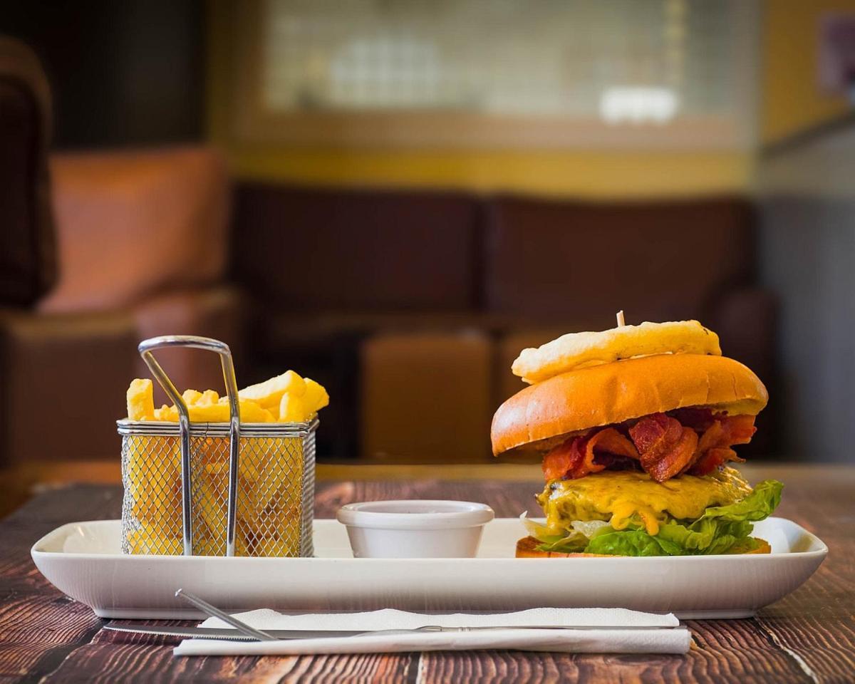 Brandon Hotel Conference & Leisure Centre トラリー エクステリア 写真